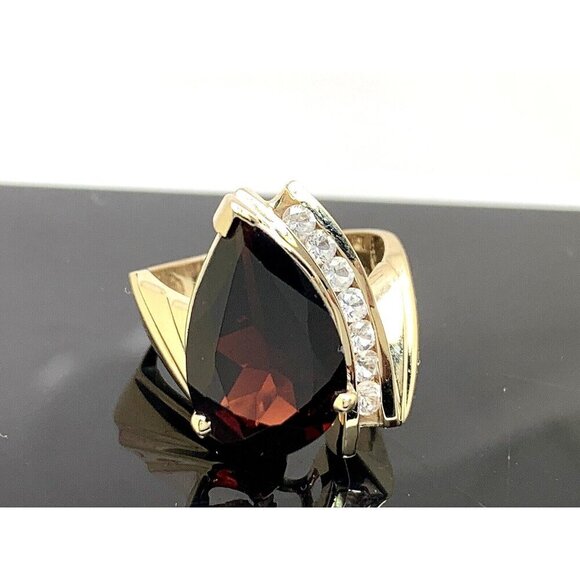 Pear Shape Red Gemstone Women's Cocktail Ring 10k Yellow Gold Estate Size 5.5 - Picture 1 of 16